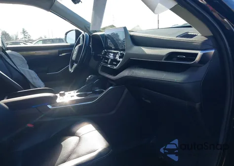 2021 Toyota Highlander Platinum z USA, uszkodzony, nr VIN 5TDFZRBHXMS070857